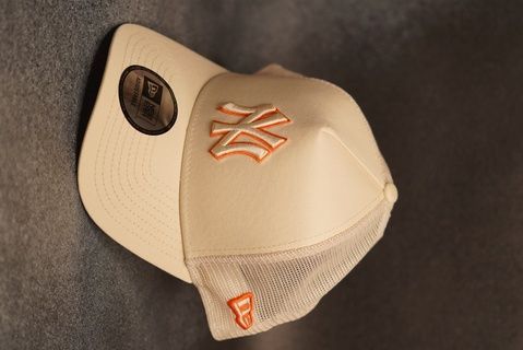 Кепка New Era New York Yankees Outline Trucker One size Beige (60856382) 8276648 фото